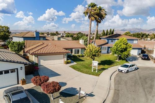 570 Verona Pl, Hollister, CA 95023-7125