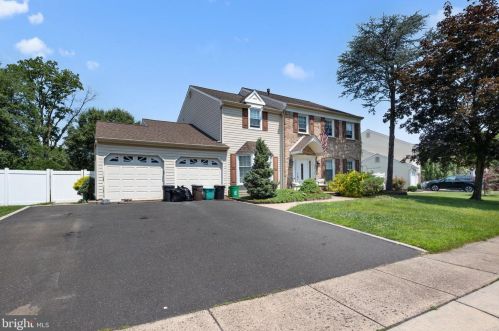 573 Croasdale Dr, Langhorne, PA 19047-1417