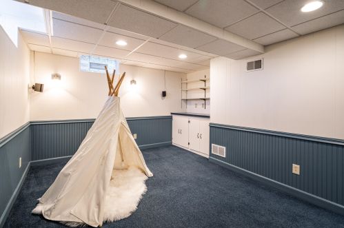 8219 Red Arrow Ct, Milwaukee WI 53213-3023 exterior