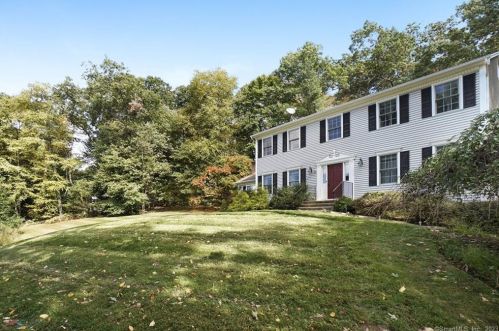 20 Narragansett Trl, Sandy Hook CT 06482-1147 exterior