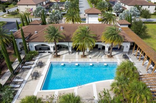 8035 Chilton Dr, Orlando FL 32836 exterior