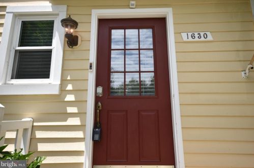 1630 Poplar Grove Dr, Herndon VA  20194-1738 exterior