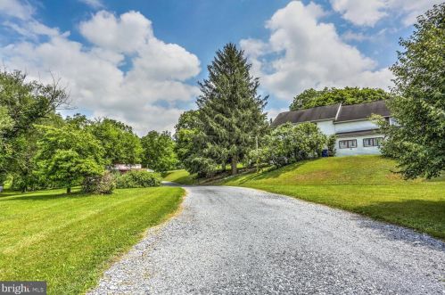 210 Hoernerstown Rd, Hummelstown PA  17036-9503 exterior