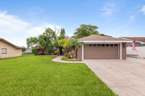 228 Escambia Dr, Winter Haven, FL 33884-1468