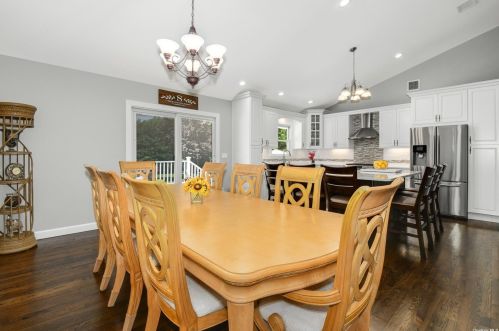 3 Lorijean Ln, Elwood NY  11731-4009 exterior