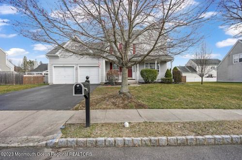 28 Syracuse Dr, East Freehold, NJ 07728-8862