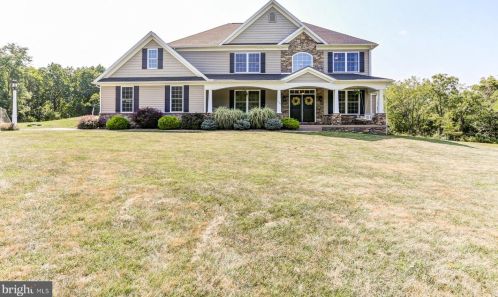 108 Willow Lake Dr, Carlisle, PA 17015-9033