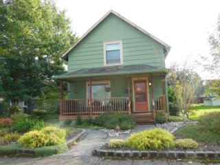 612 Cherry St, Waunch Prairie, WA 98531-1102