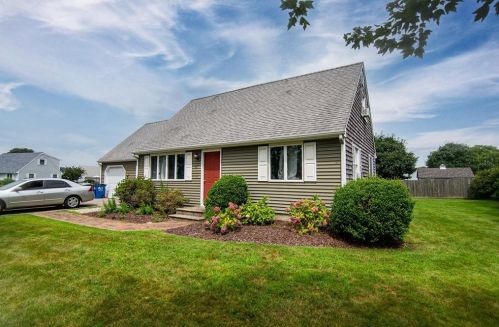 51 Exeter Blvd, South Kingstown, RI 02882-4829