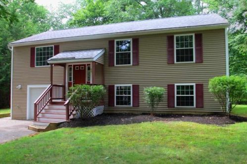 26 Hampstead Rd, Danville NH  03819-5101 exterior