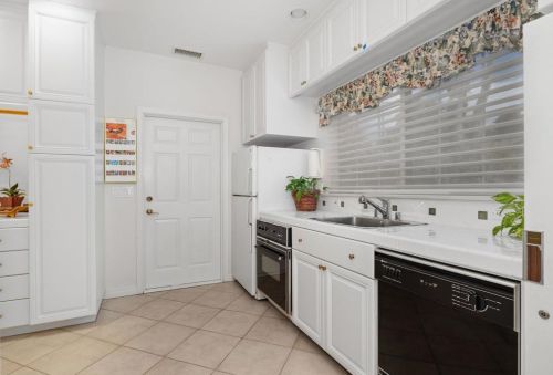 3304 Silver Oak Ln, Vista CA  92084-6614 exterior