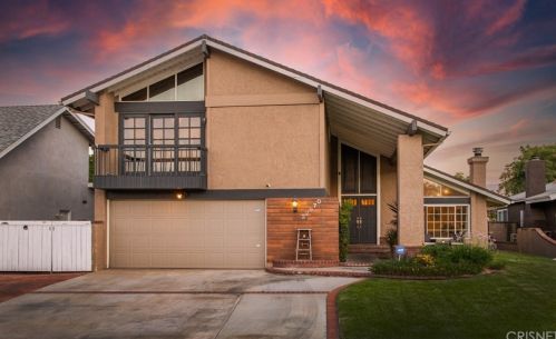 22970 Las Mananitas Dr, Santa Clarita, CA 91354-2340