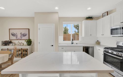 8001 Finchley Ct, Vacaville CA  95687-8253 exterior