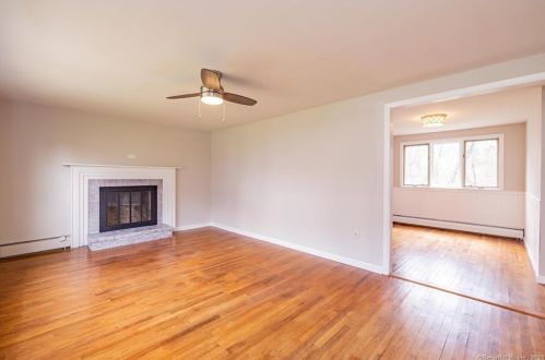 127 Sunset St, Windsor Locks CT  06096-2411 exterior