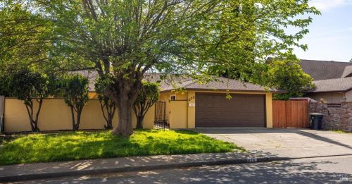 273 Holly Dr, Fairfield, CA 94533-1120
