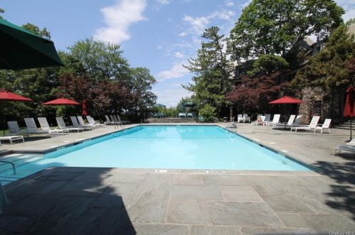 4 Elizabeth Ct, Briarcliff NY  10510-2528 exterior