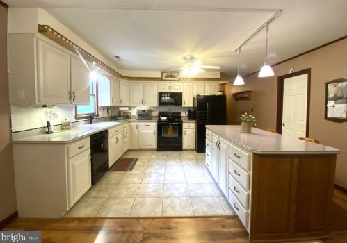 7810 Holly Branch Dr, Laurel, DE 19956-3950