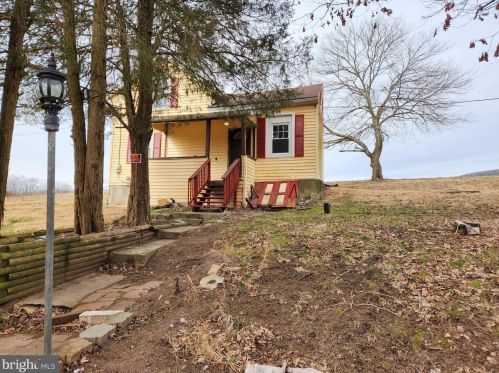 425 Oakdale Station Rd, Lykens, PA 17048-9548