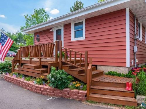 815 Almac Dr, Duluth MN  55810-2744 exterior
