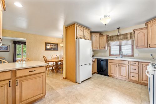 29632 Clover Ln, Waterford WI  53185-5004 exterior