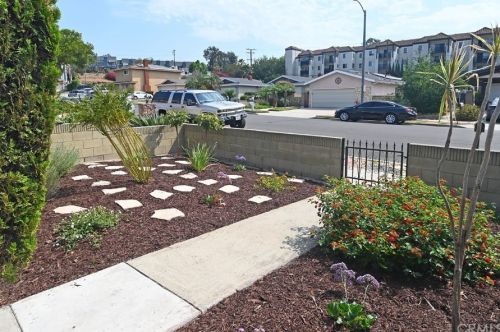 3215 Locust Ave, Long Beach, CA 90807-5036