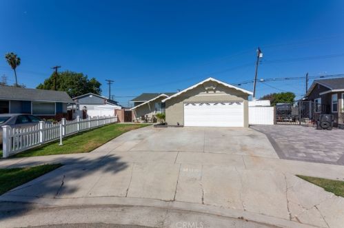 21003 Harvest Ave, Lakewood, CA 90715-2048