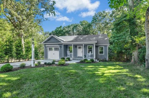 23 Woodvale Ave, San Remo, NY 11754-1025