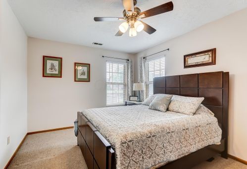 2466 Hooverside Ln, Darbydale OH  43123-3934 exterior