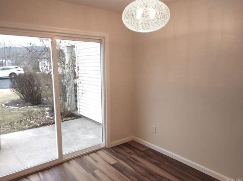 140 Villagegreen Ct, Warwick NY  10990-4238 exterior