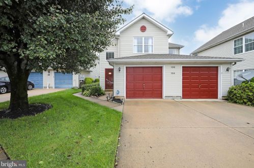 106 Alexander Rd, Beverly NJ  08010-3112 exterior