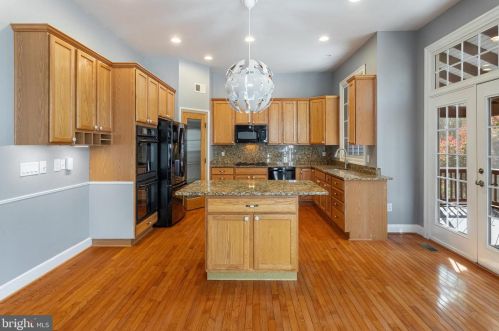 13101 Taverner Loop, Woodbridge VA  22192-5333 exterior