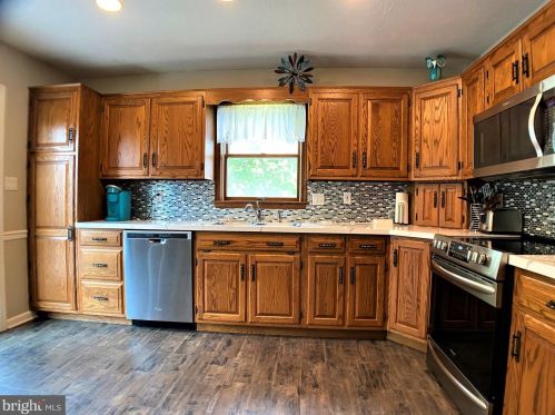 381 Lake St, Ephrata PA  17522-2456 exterior