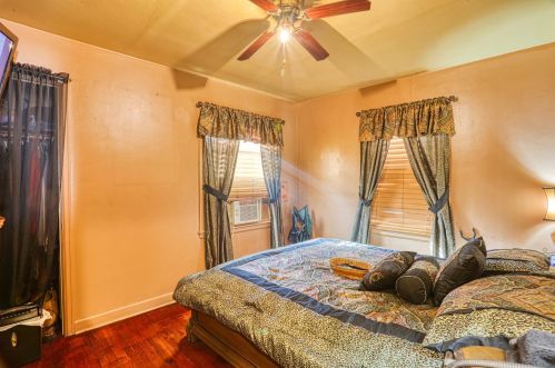 4868 40, Milwaukee WI 53209-5204 exterior