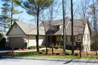 886 Dunroy Dr, Hendersonville, NC 28739-6325