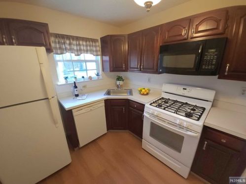 1148 Garrison Ct, Mahwah NJ  07430-3243 exterior