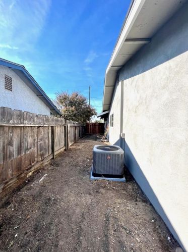7076 Barbera Ave, Winton CA  95388-9302 exterior