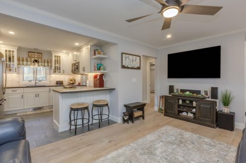 8 Walnut Hill Rd, Sandown NH  03873-2305 exterior