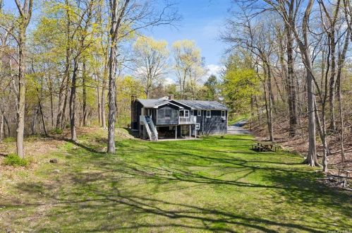 24 Edgewood Rd, Crotonville, NY 10562-2710