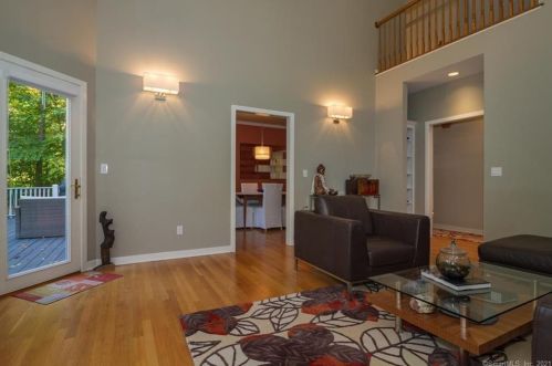 18 Betmarlea Rd, Norwalk CT  06850-2702 exterior