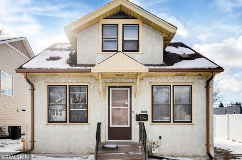 1804 7th St, Saint Paul, MN 55112-6505