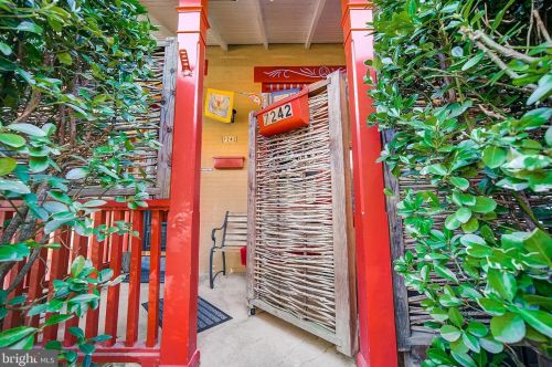 7242 Bryan St, Philadelphia, PA 19119-2418