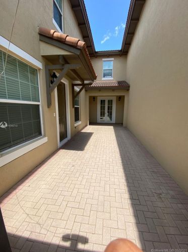 1303 147th Ave, Hollywood, FL 33027-6173