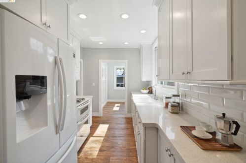 1510 Holman Rd, Oakland CA  94610-1833 exterior