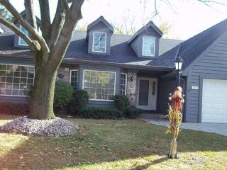 3878 Oakbrook Dr, Milwaukee, WI 53228-1365