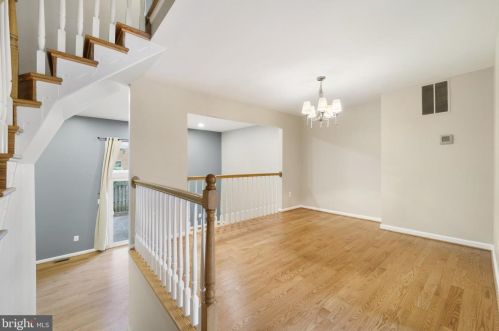 2356 Horseferry Ct, Herndon VA 20191-2733 exterior