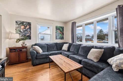 306 Veterans Dr, Palmyra NJ  08065-2319 exterior