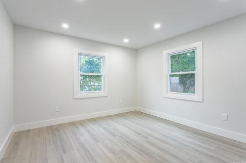 676 Mason St, Westbury NY  11590-4463 exterior