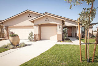 1327 Willis Ct, Hanford, CA 93230-6982