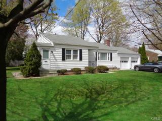 158 Courtland Ave, Stamford, CT 06902-3424