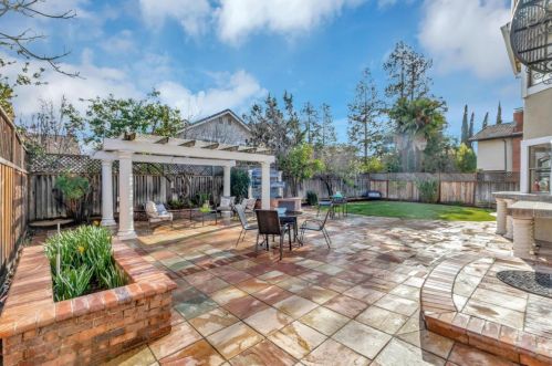 1066 Cross Springs Ct, San Jose CA  95120-1516 exterior